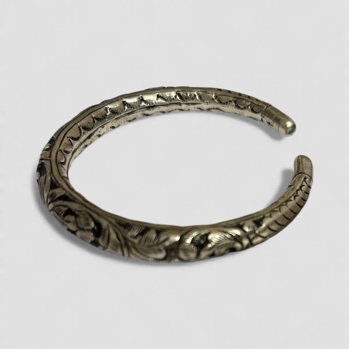 Oxidized Sterling Silver Floral Engraved Cuff Bangle. Vintage statement open bracelet with intricate scrollwork. A unique boho-chic gift in 925 silver.