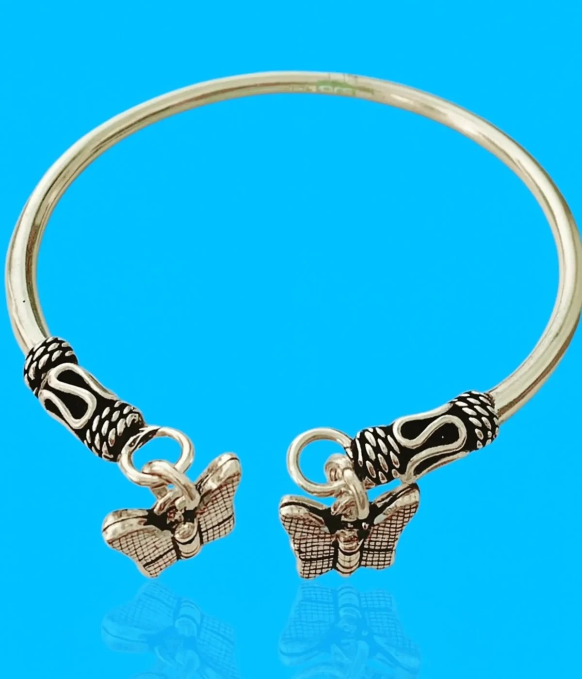 Neersterling Silver Butterfly Charm Bangle Bracelet