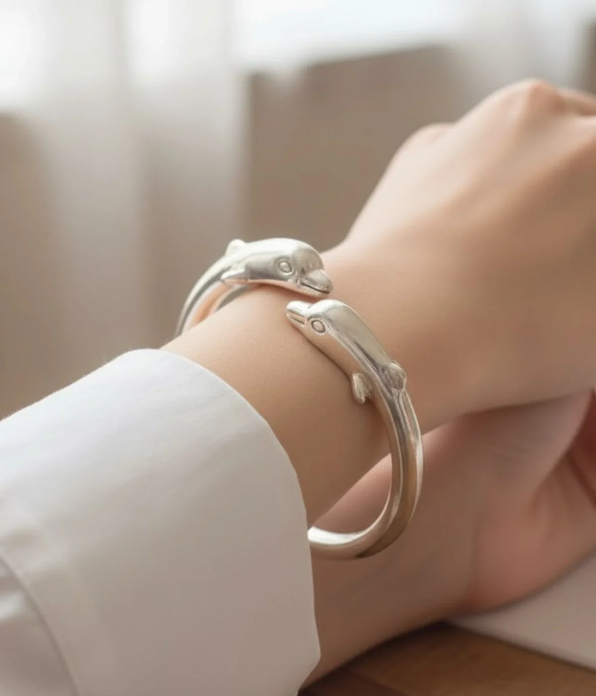 925 Sterling Silver Hinged Dolphin Head Cuff Bangle