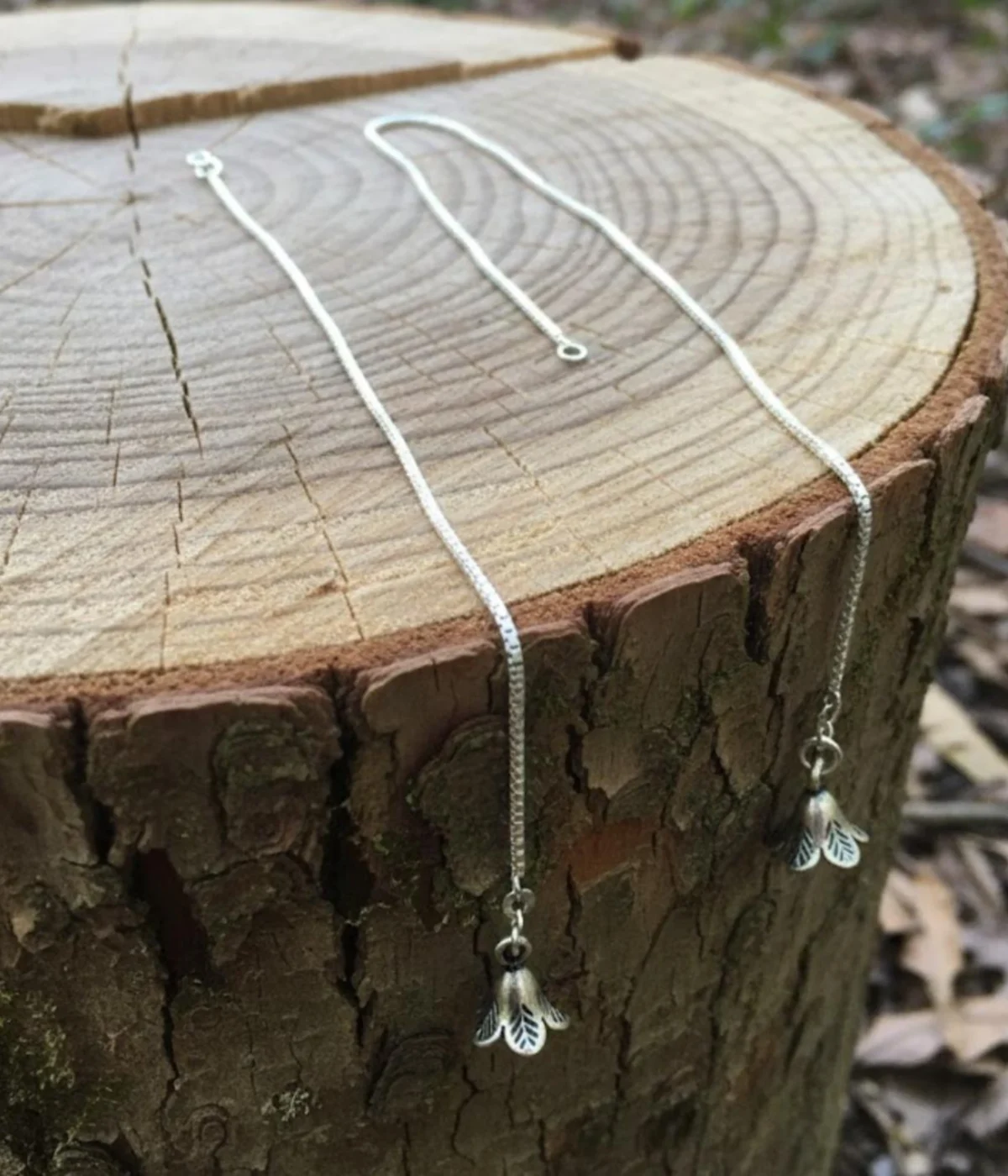 Handcrafted 8.6g antique silver anklet featuring dangling tulip flower charms and a Venetian box chain with white zirconia accents.