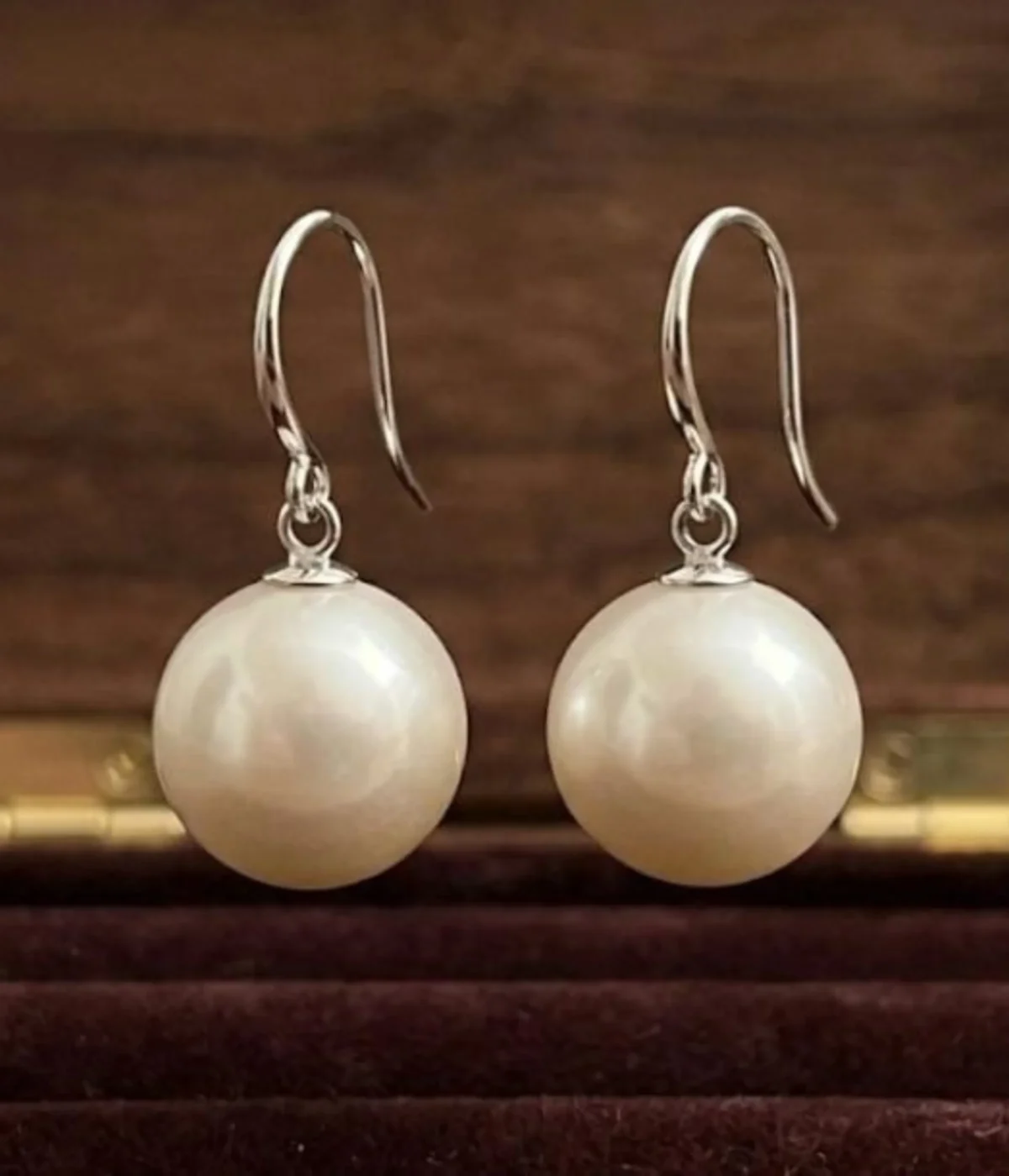 925 sterling silver pearl drop earrings with white freshwater pearl and hook design, 3 gm lightweight style.